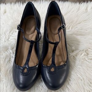 Giani Bernini Navy T-Strap Heels